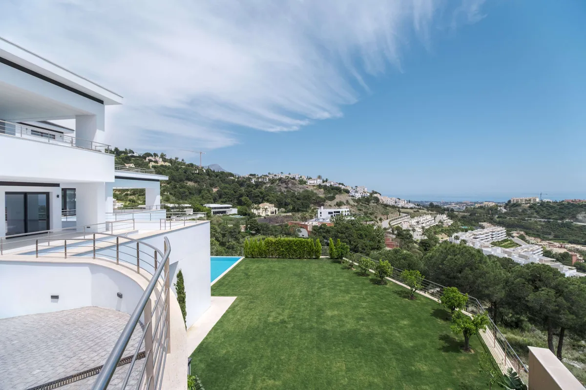 For sale Benahavis villa with 12 bedrooms