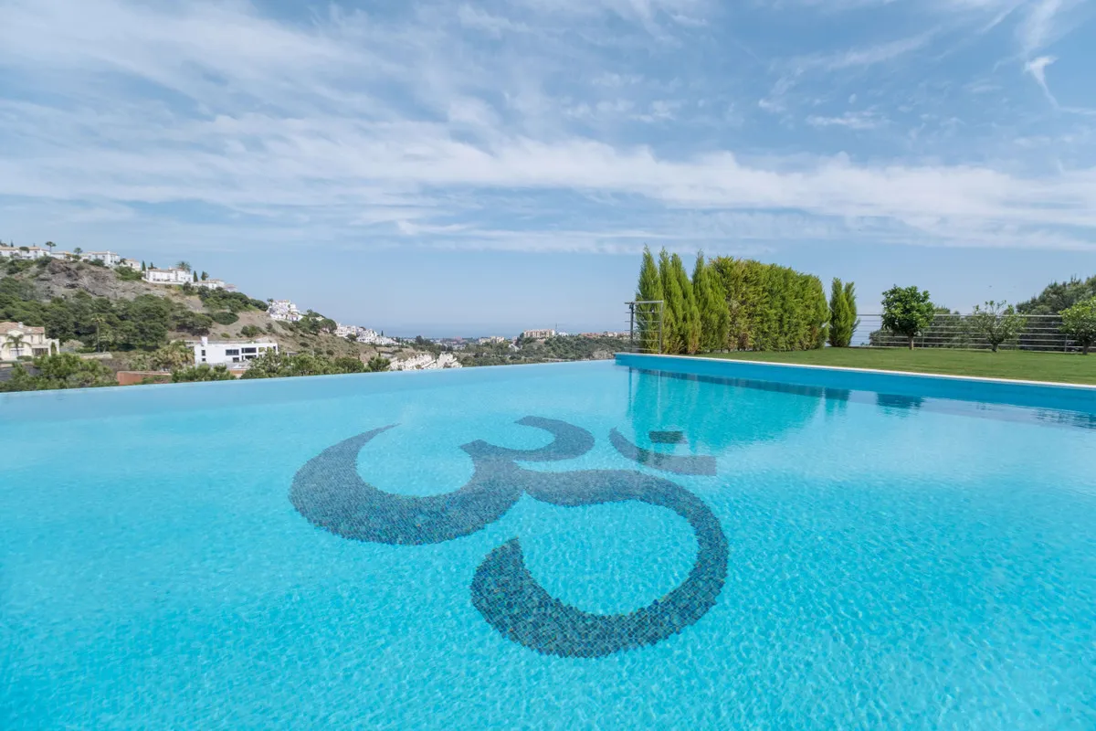 For sale Benahavis villa with 12 bedrooms