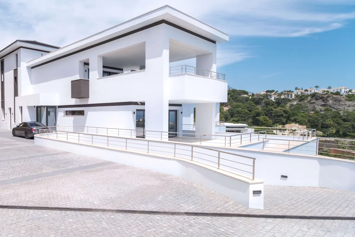 For sale Benahavis villa with 12 bedrooms