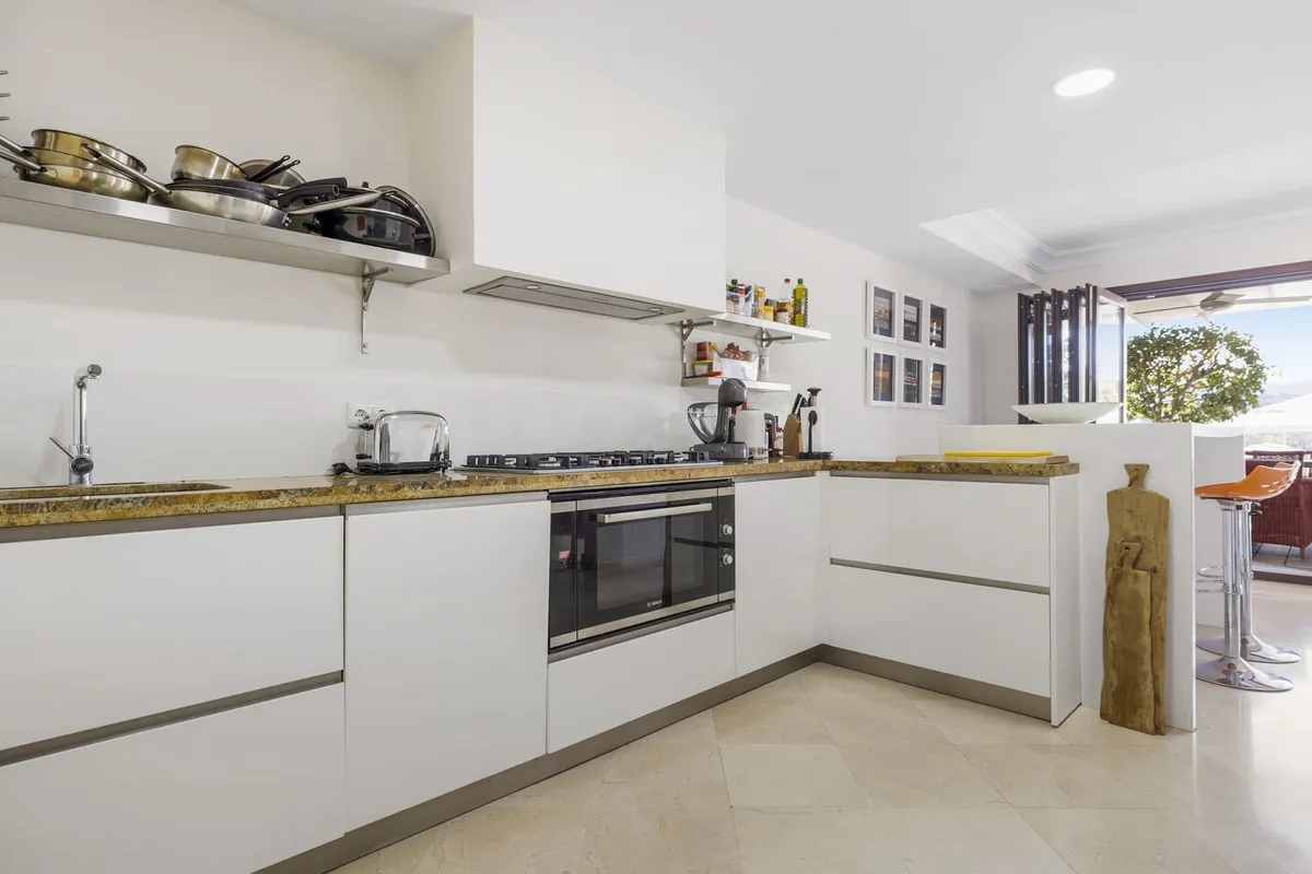 Town house for sale in Benahavis with 5 bedrooms