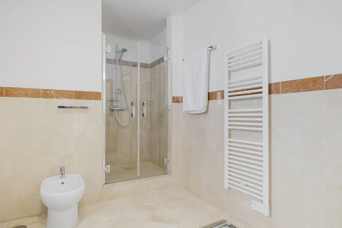 Town house for sale in Benahavis with 5 bedrooms