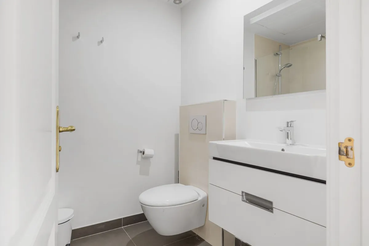 Town house for sale in Benahavis with 5 bedrooms
