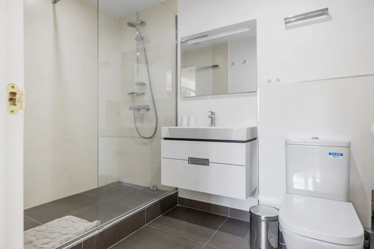 Town house for sale in Benahavis with 5 bedrooms