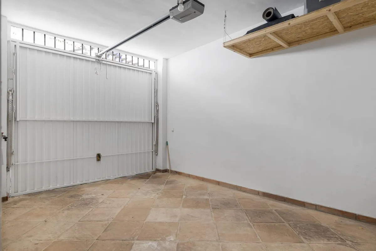 Town house for sale in Benahavis with 5 bedrooms