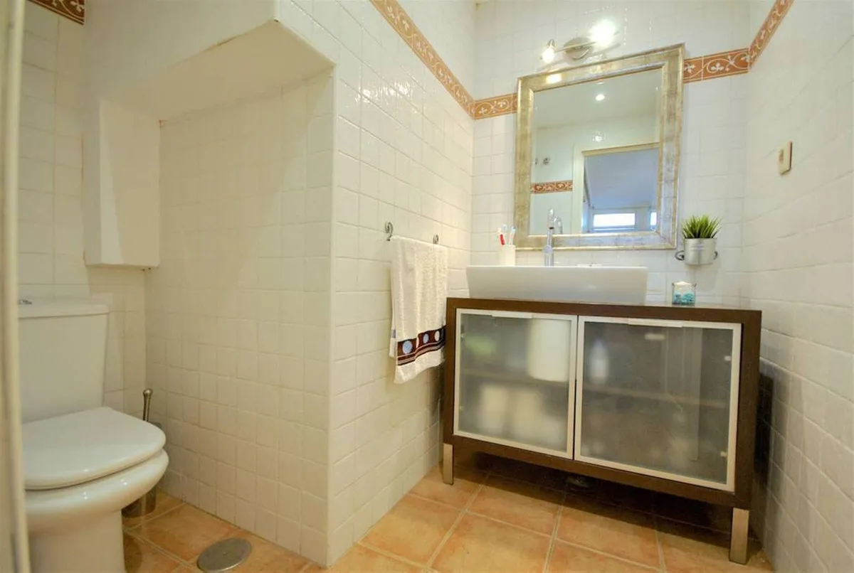 Apartamento planta baja en venta en Aloha de 3 dormitorios