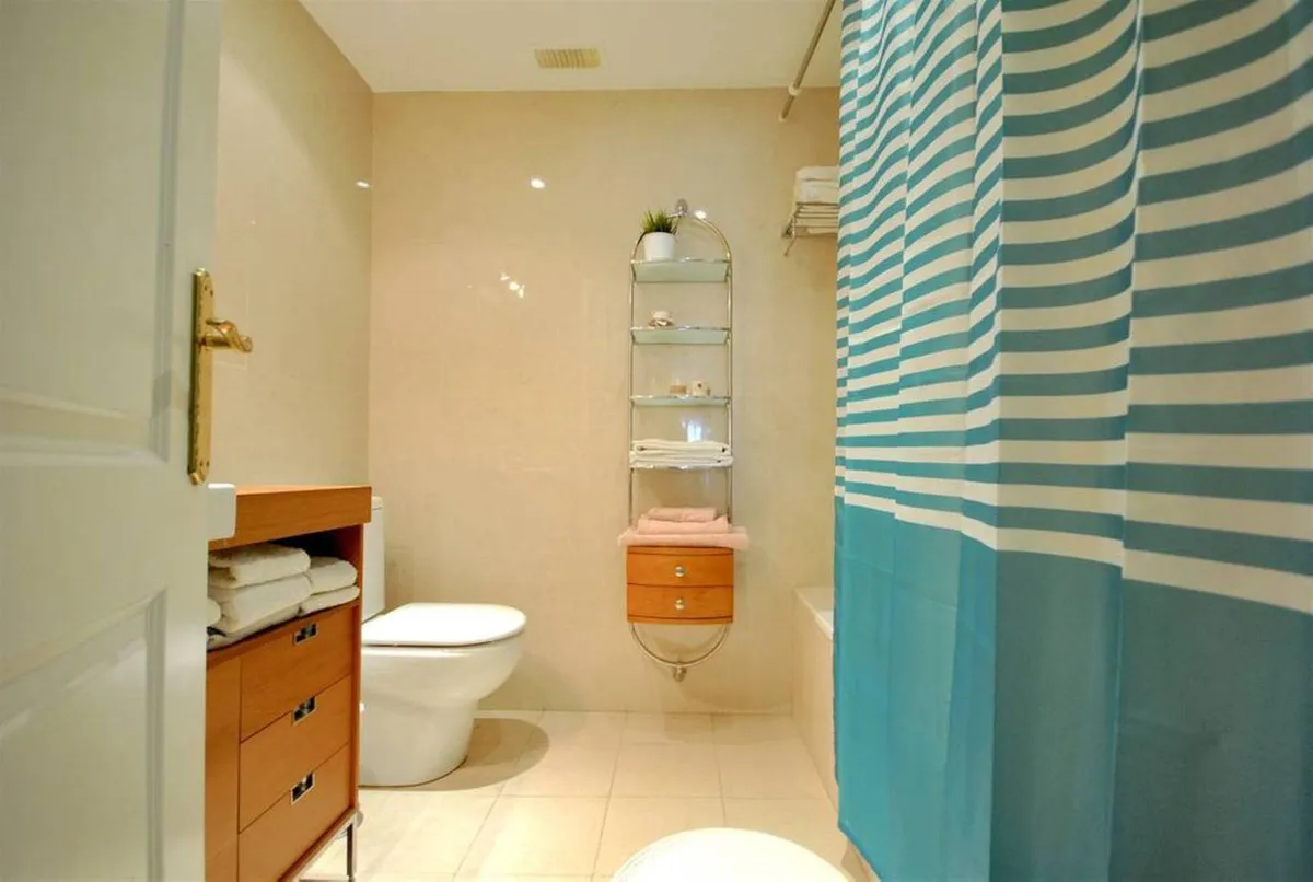 Apartamento planta baja en venta en Aloha de 3 dormitorios