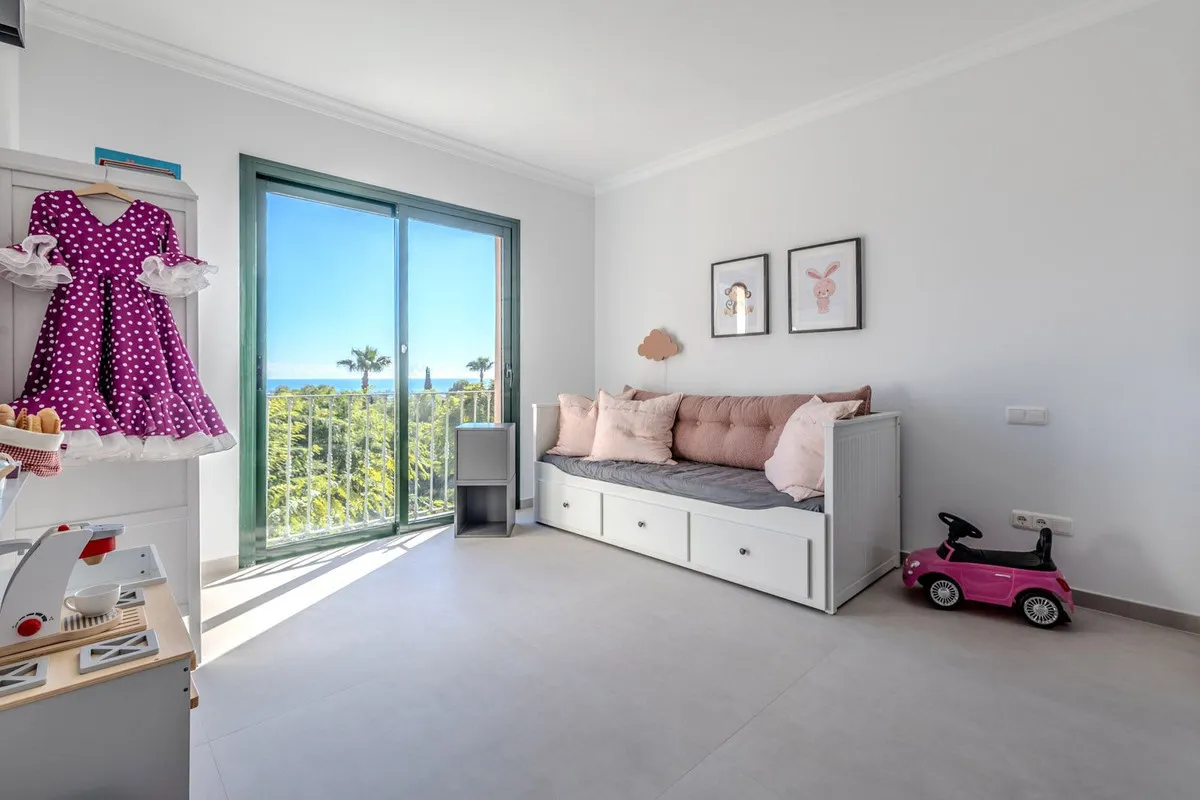 Apartamento con 3 dormitorios en venta en Monte Halcones