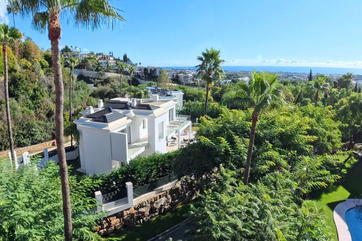 Apartamento con 3 dormitorios en venta en Monte Halcones