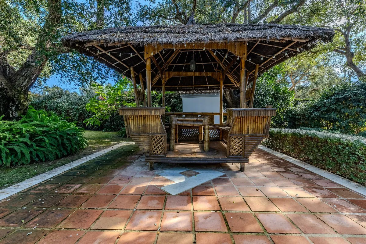 Comprar villa de 4 dormitorios en San Roque Club