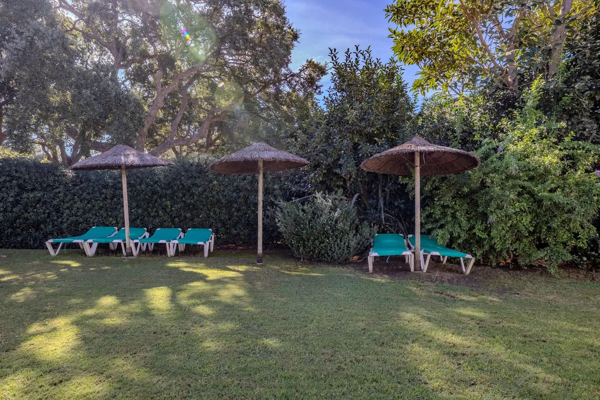 Comprar villa de 4 dormitorios en San Roque Club