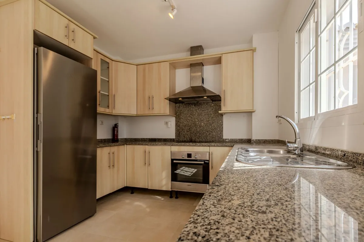 Comprar villa de 4 dormitorios en San Roque Club