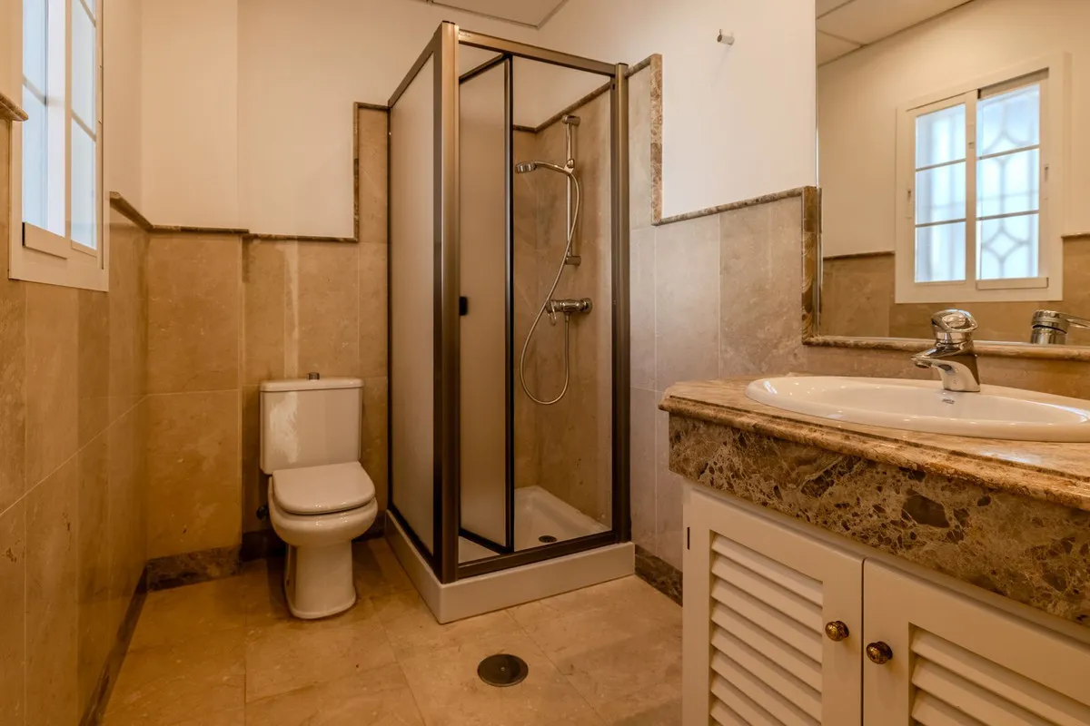 Comprar villa de 4 dormitorios en San Roque Club