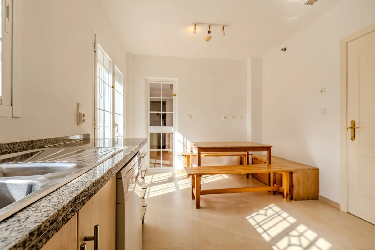 Comprar villa de 4 dormitorios en San Roque Club