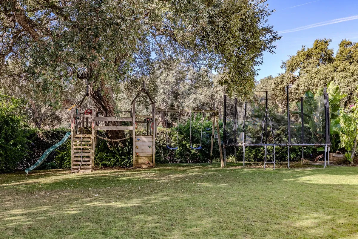 Comprar villa de 4 dormitorios en San Roque Club