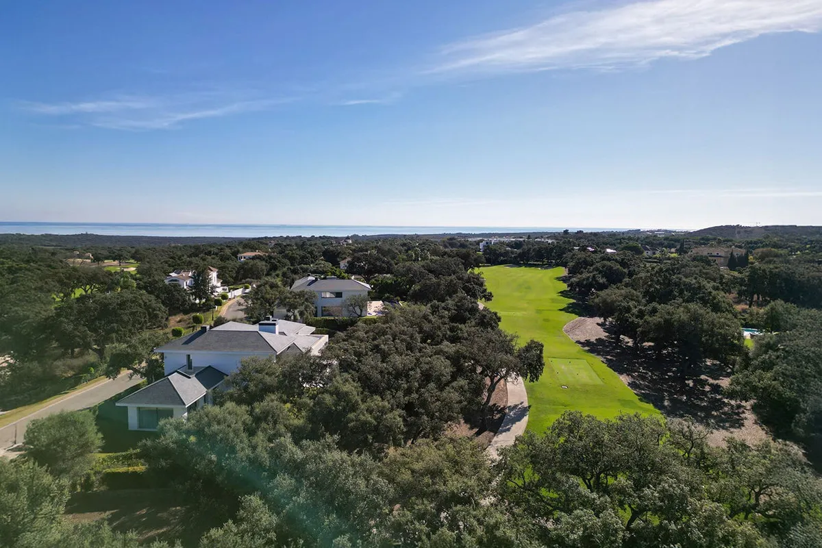 Comprar villa de 4 dormitorios en San Roque Club