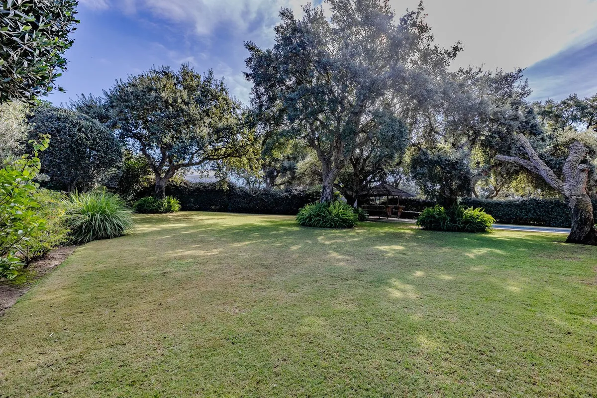 Comprar villa de 4 dormitorios en San Roque Club