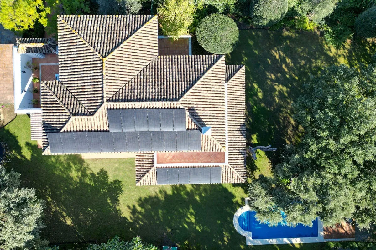 Comprar villa de 4 dormitorios en San Roque Club