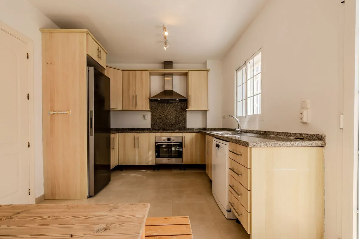 Comprar villa de 4 dormitorios en San Roque Club