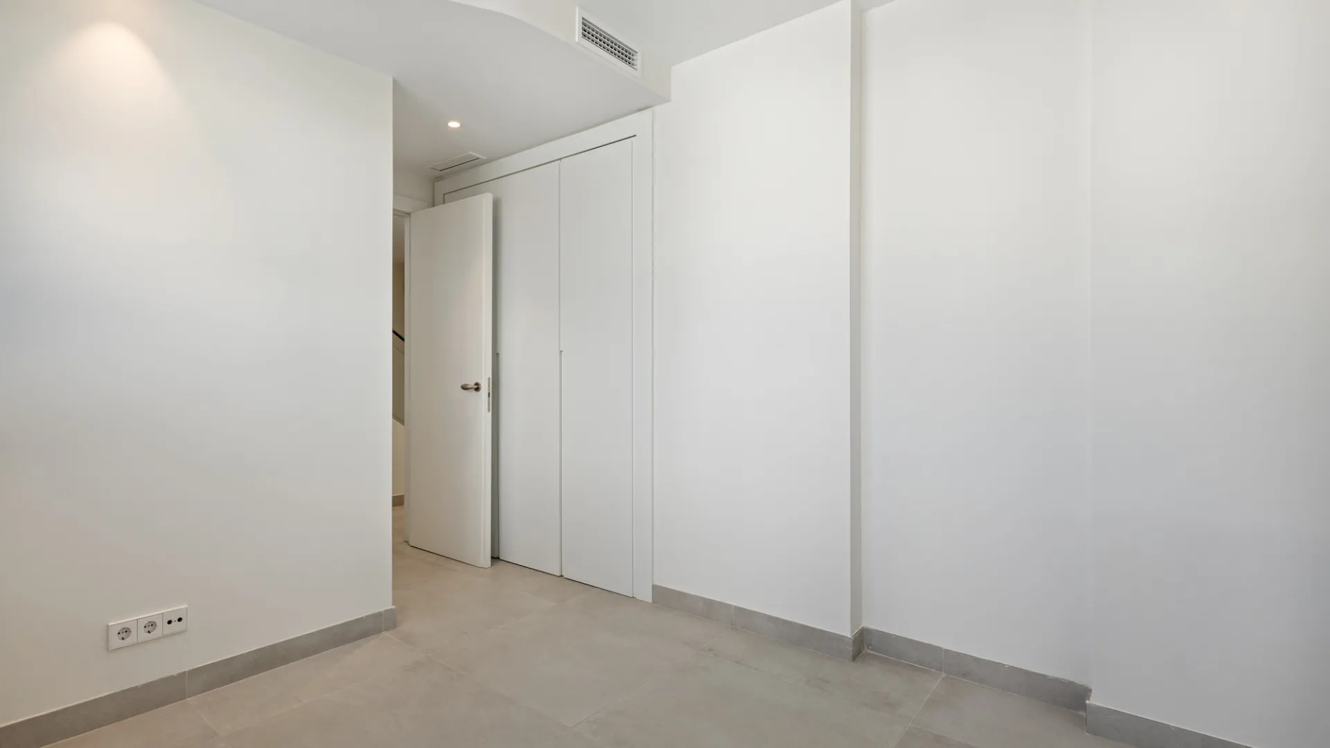 San Pedro de Alcantara, pareado a la venta de 4 dormitorios