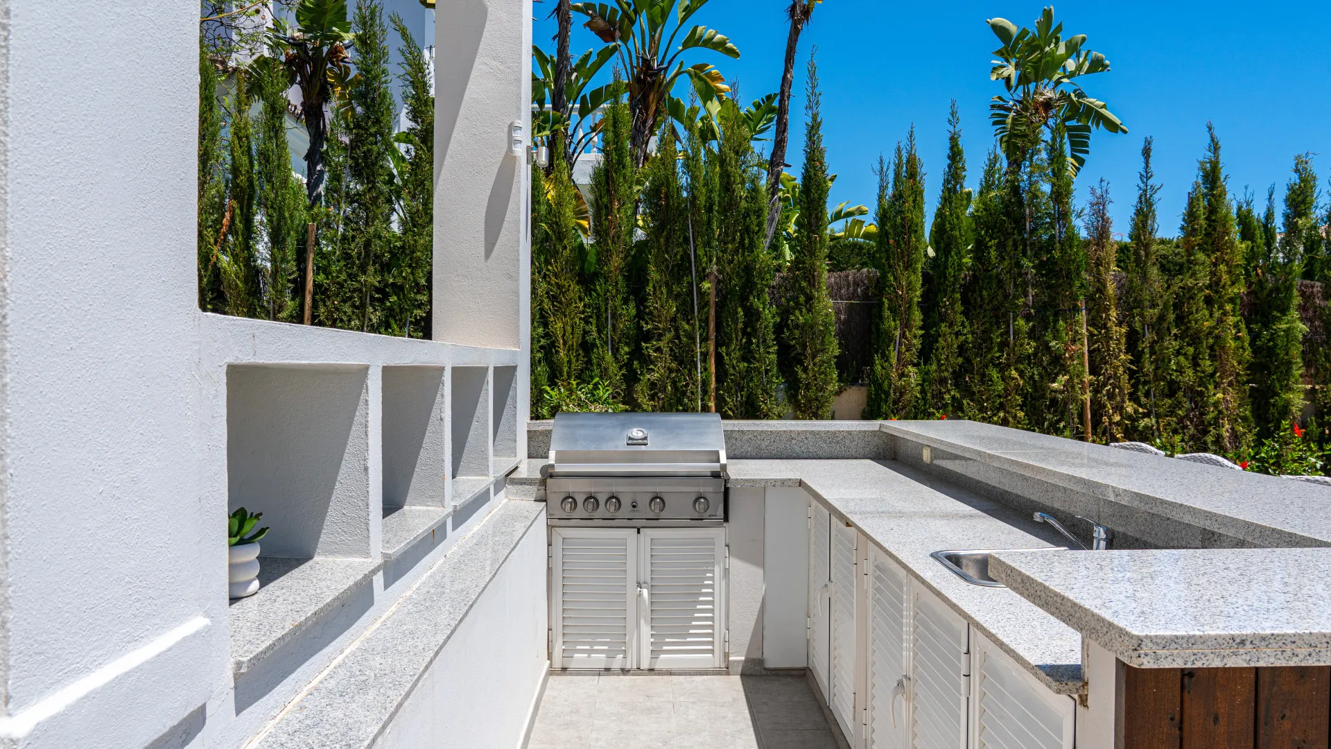 For sale Nueva Andalucia 6 bedrooms villa