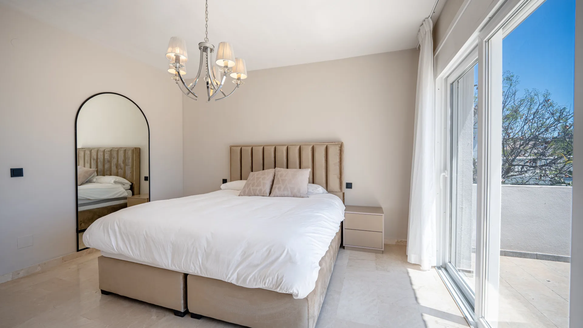 For sale Nueva Andalucia 6 bedrooms villa