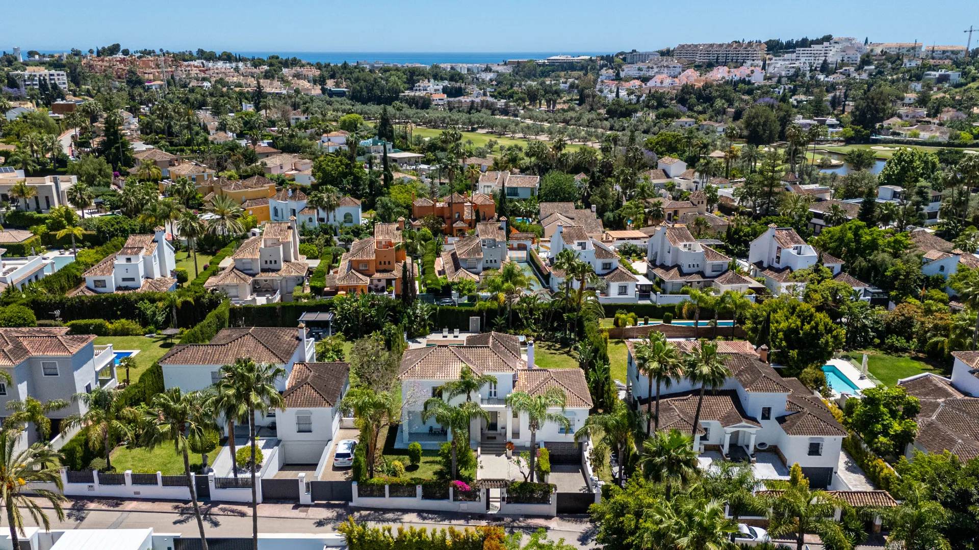 For sale Nueva Andalucia 6 bedrooms villa