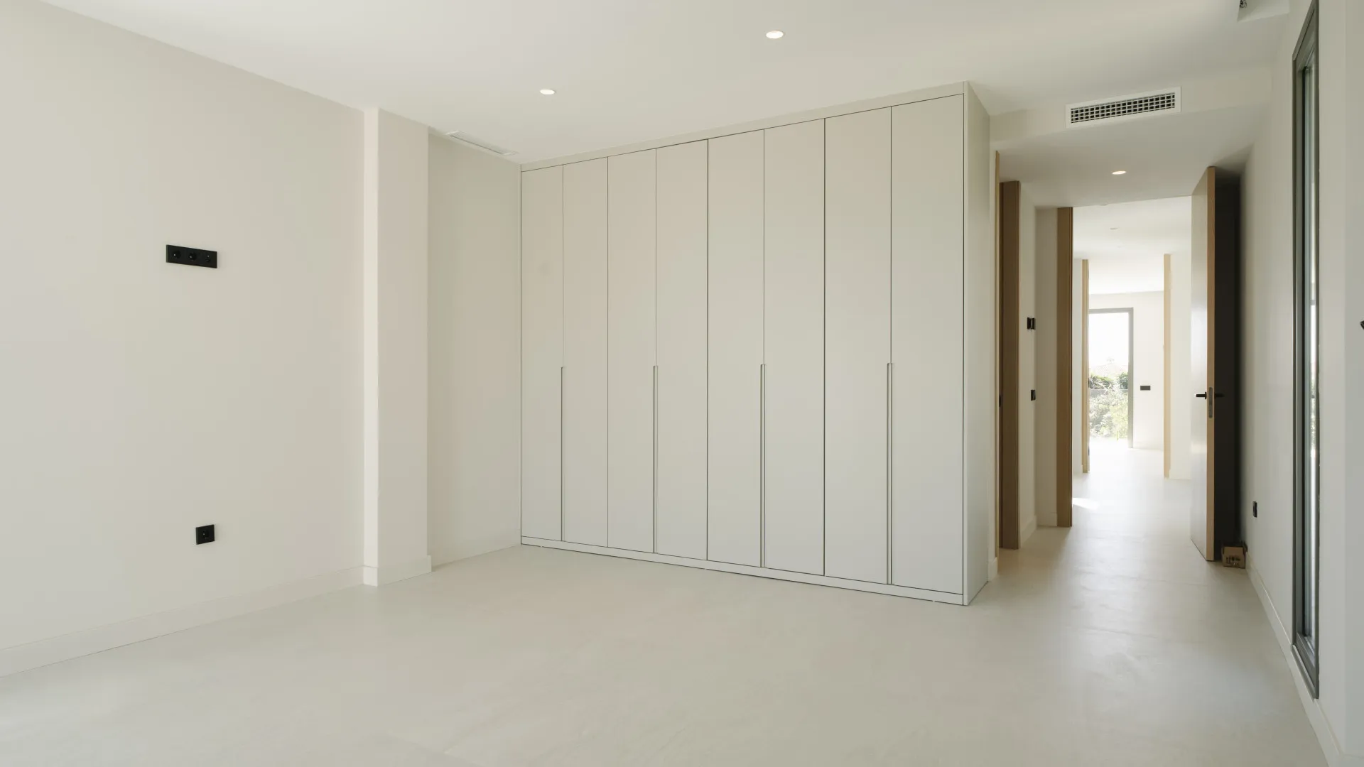 For sale villa in Estepona with 4 bedrooms
