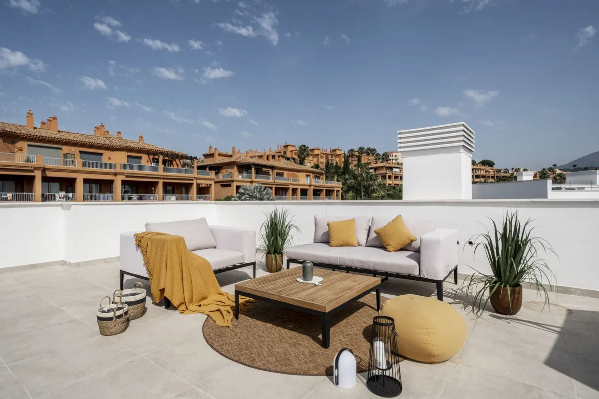 For sale penthouse in Estepona with 3 bedrooms