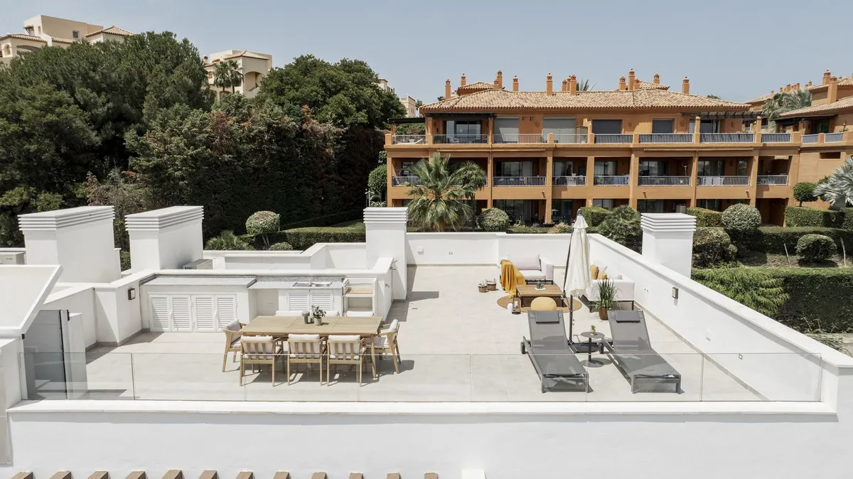 For sale penthouse in Estepona with 3 bedrooms