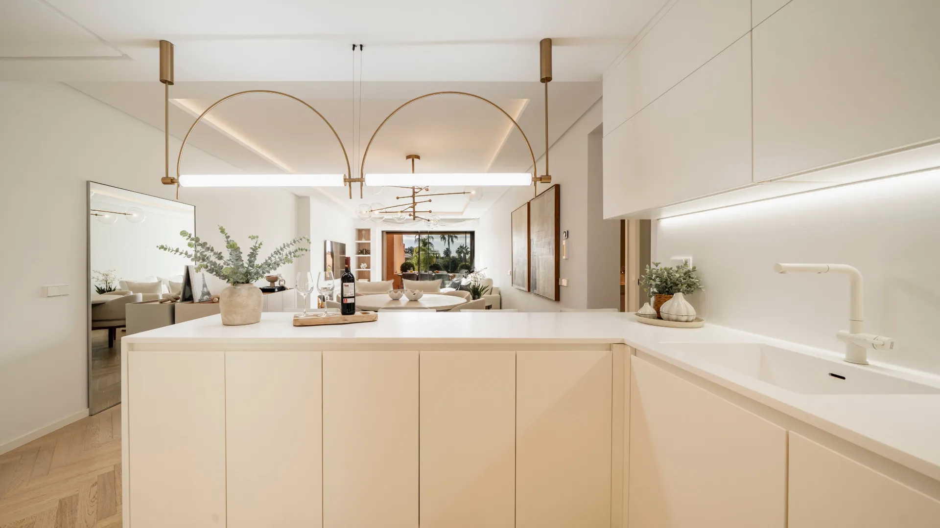 Duplex penthouse with 3 bedrooms for sale in Benahavis