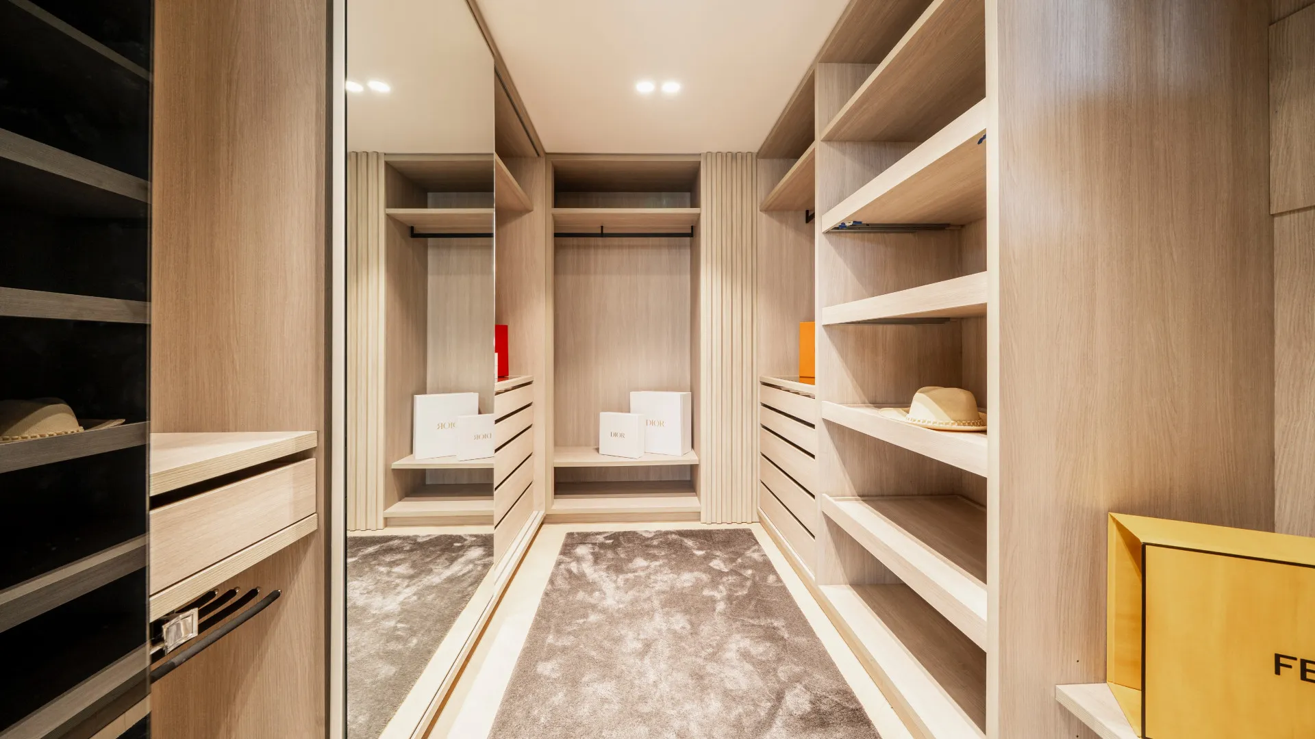 Duplex penthouse with 3 bedrooms for sale in Benahavis