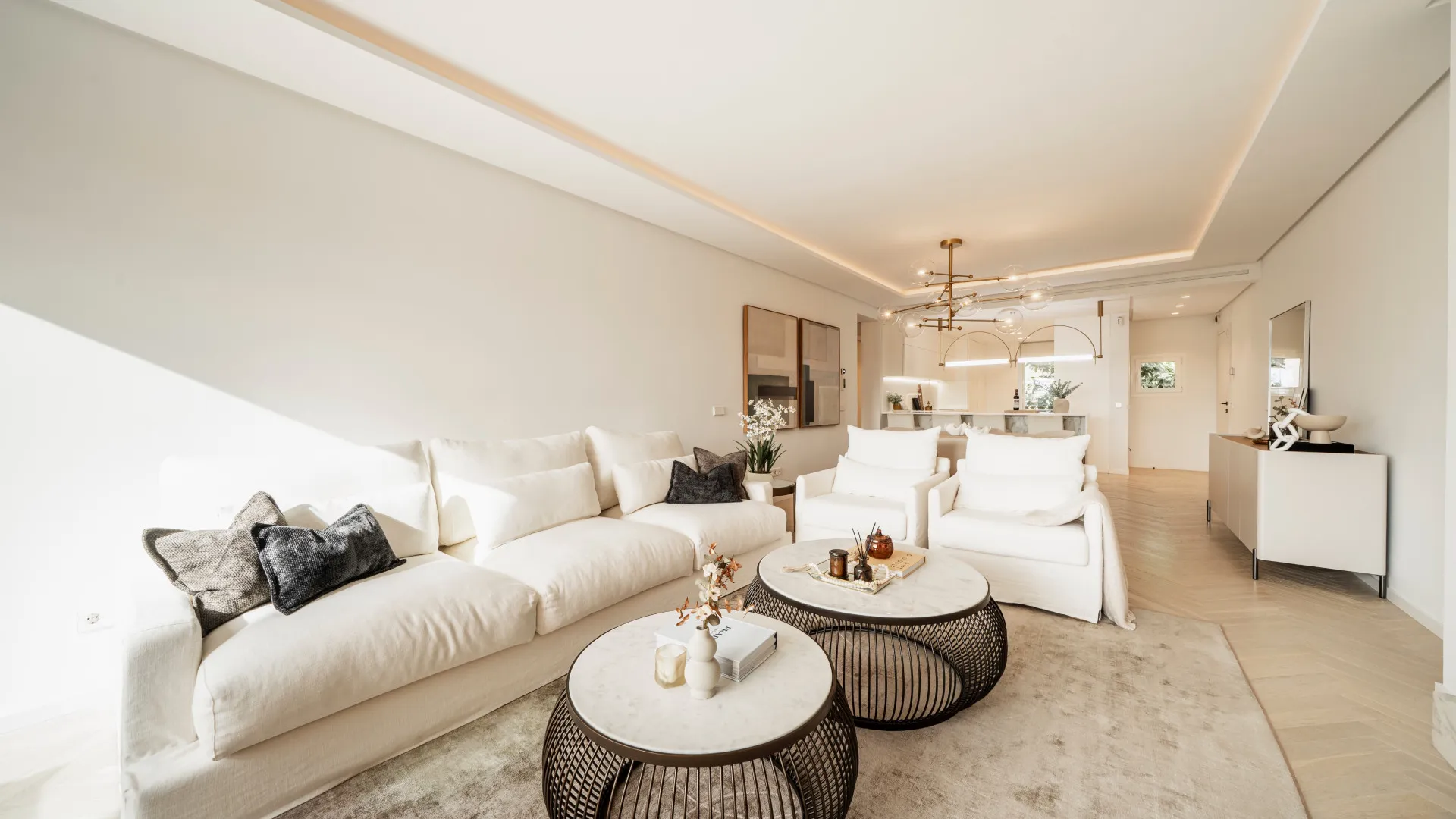 Duplex penthouse with 3 bedrooms for sale in Benahavis