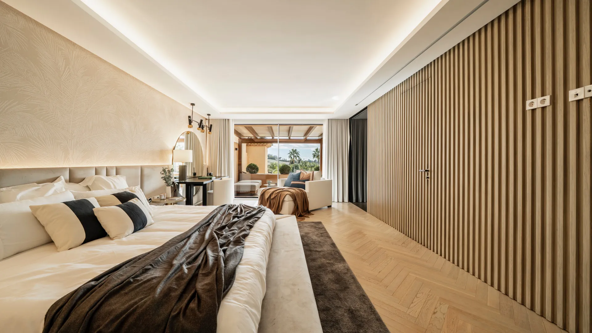 Duplex penthouse with 3 bedrooms for sale in Benahavis