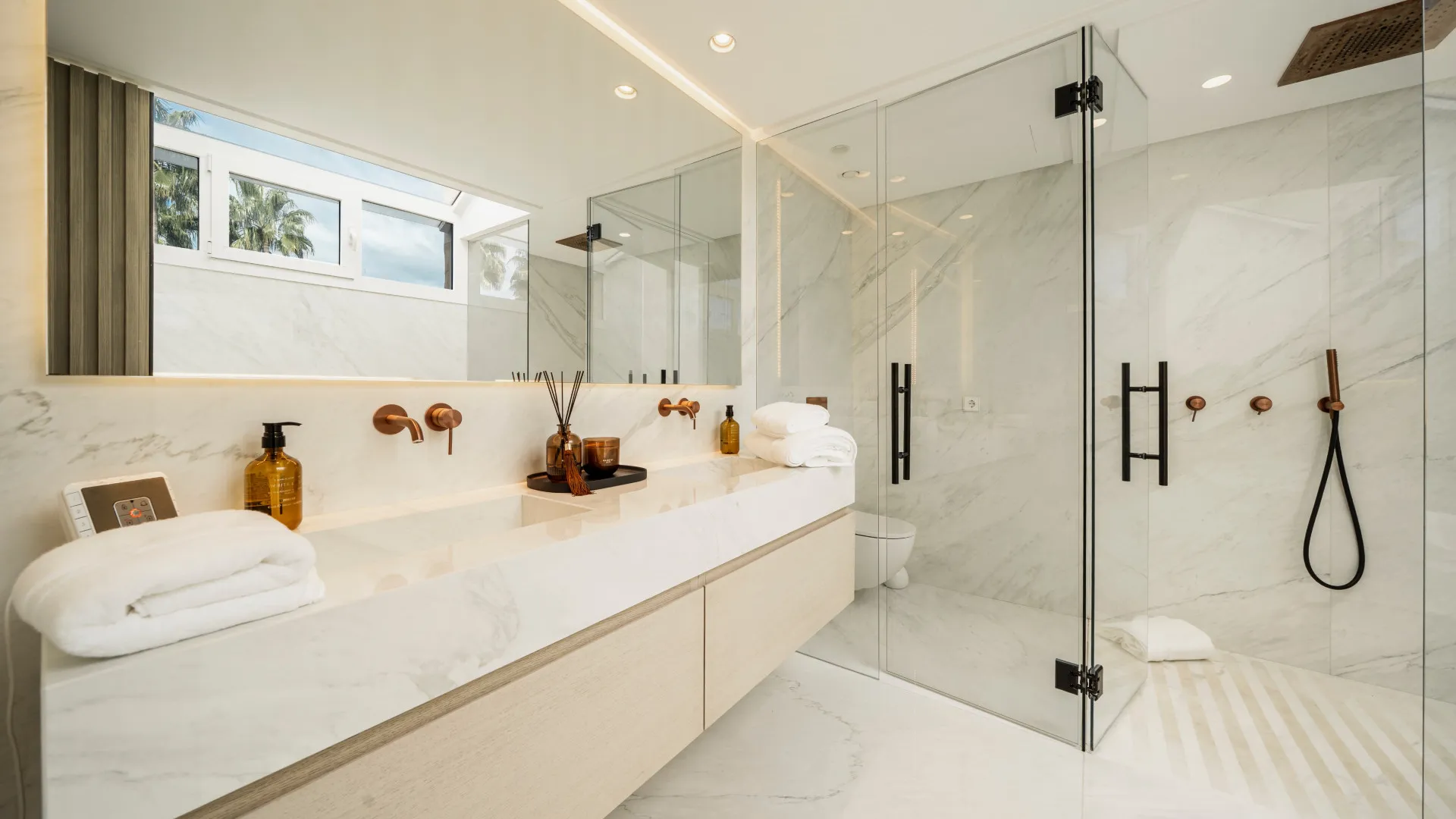 Duplex penthouse with 3 bedrooms for sale in Benahavis