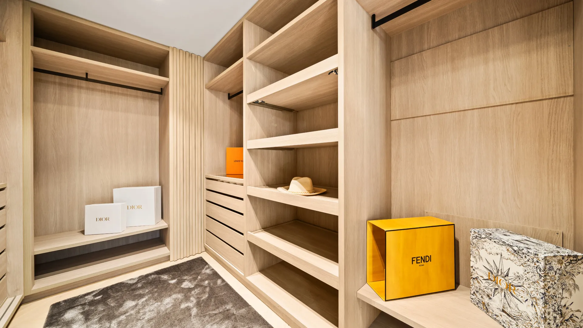 Duplex penthouse with 3 bedrooms for sale in Benahavis