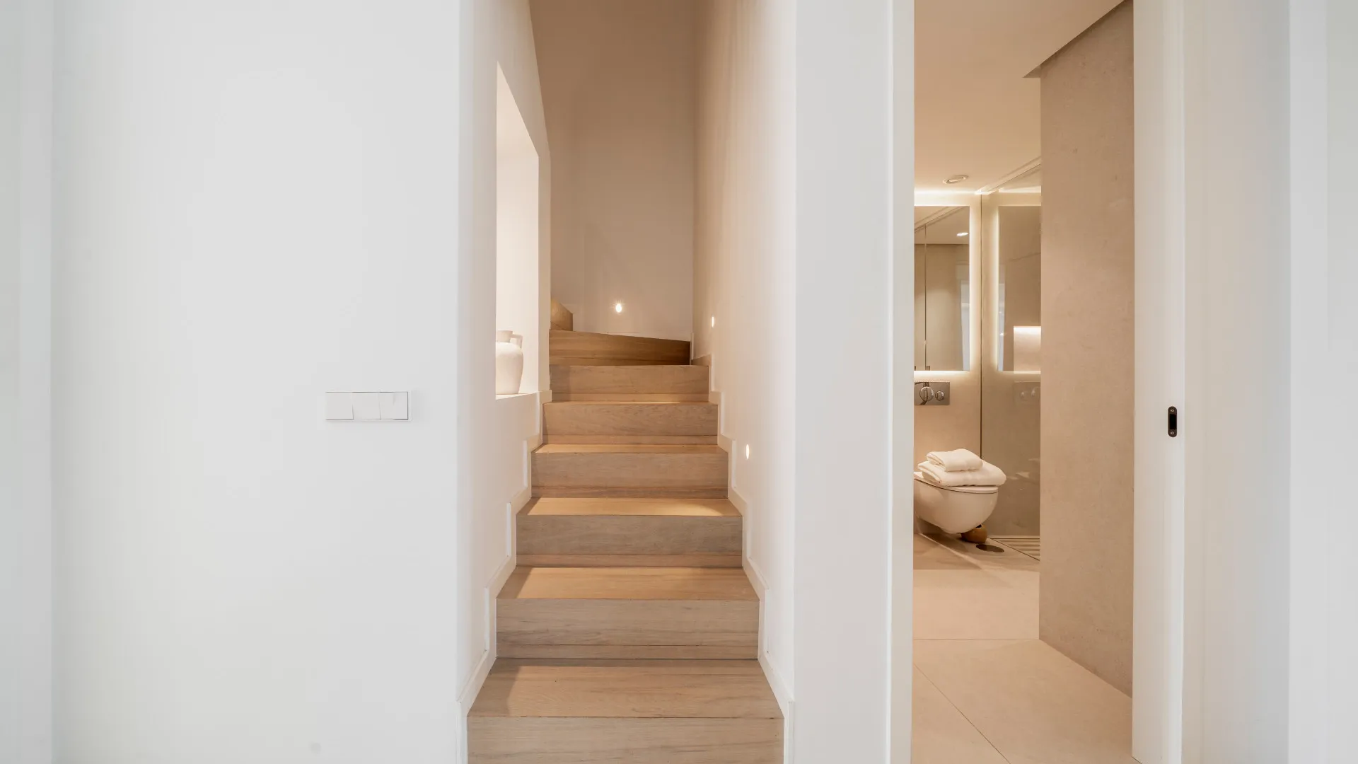 Duplex penthouse with 3 bedrooms for sale in Benahavis