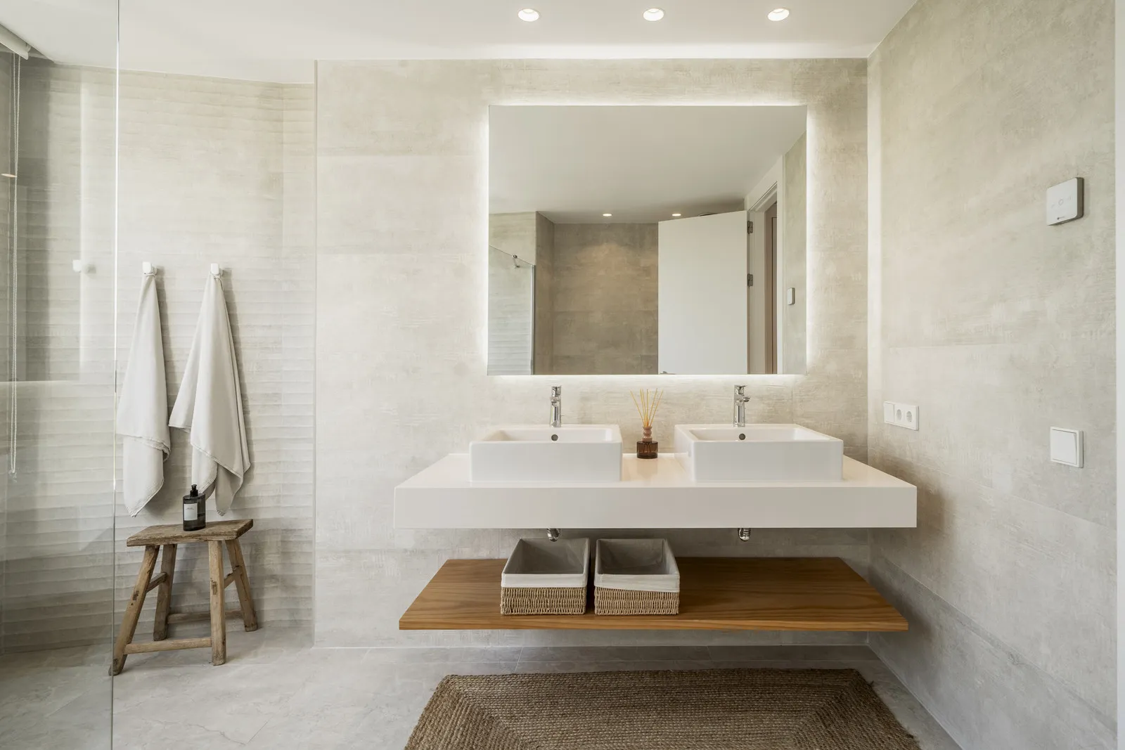 Buy Marbella ground floor apartment with 4 bedrooms