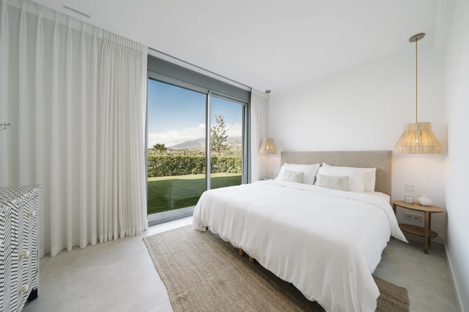 Buy Marbella ground floor apartment with 4 bedrooms