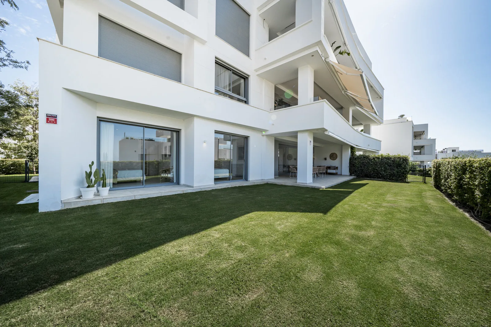 Buy Marbella ground floor apartment with 4 bedrooms