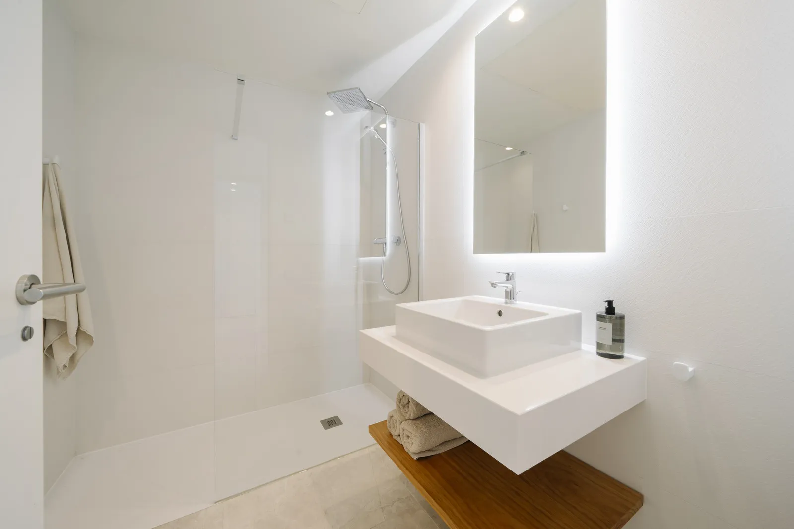 Buy Marbella ground floor apartment with 4 bedrooms