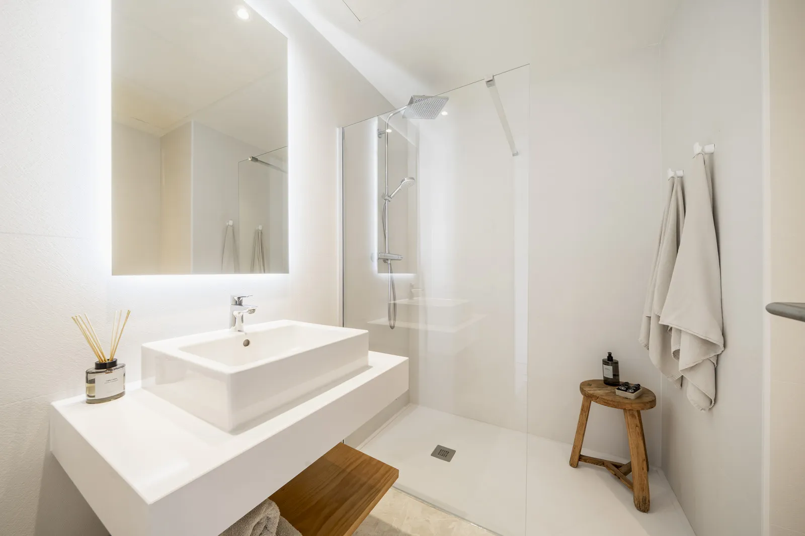 Buy Marbella ground floor apartment with 4 bedrooms