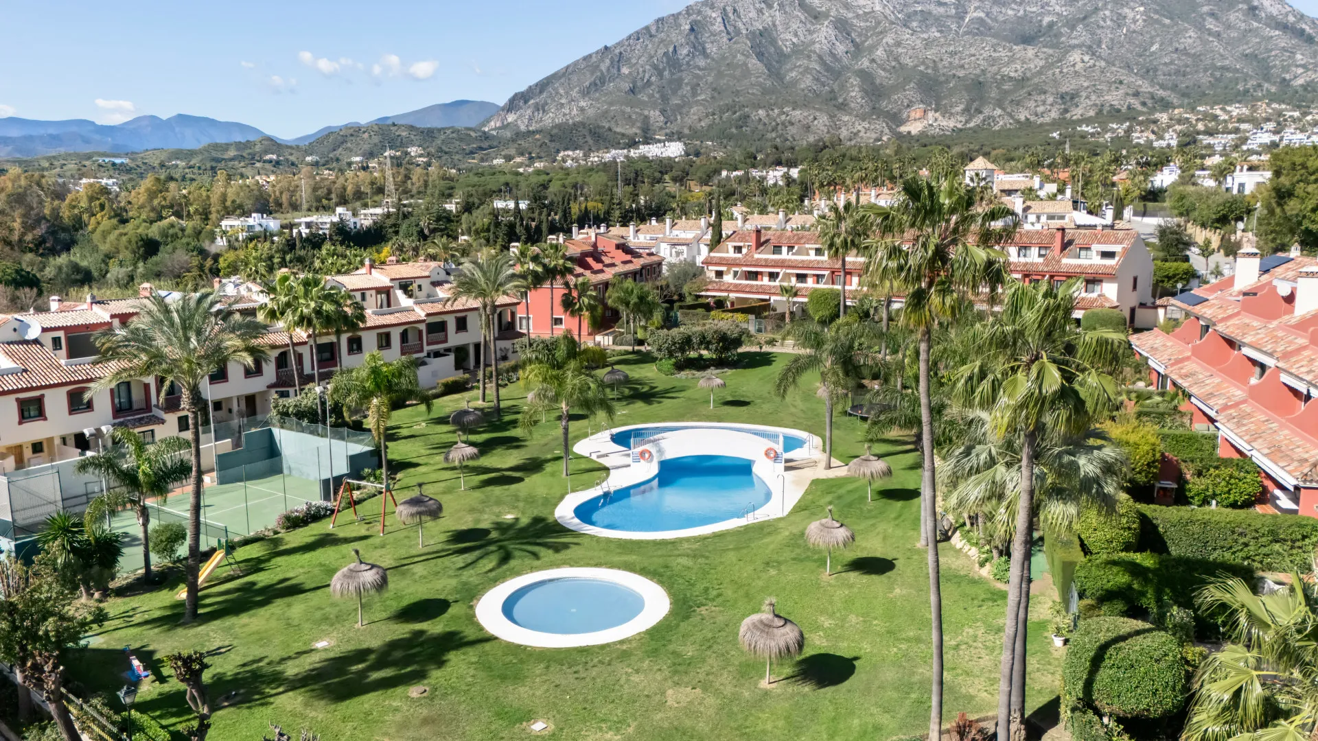 Adosado a la venta en Las Lomas del Marbella Club
