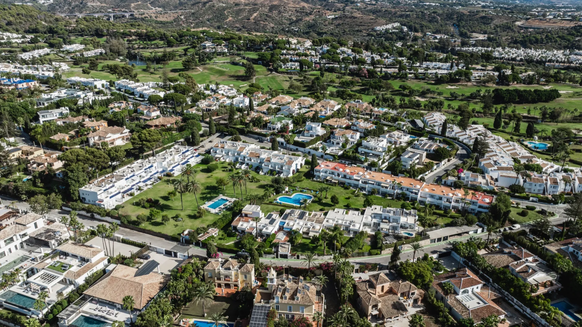 Town house for sale in Nueva Andalucia