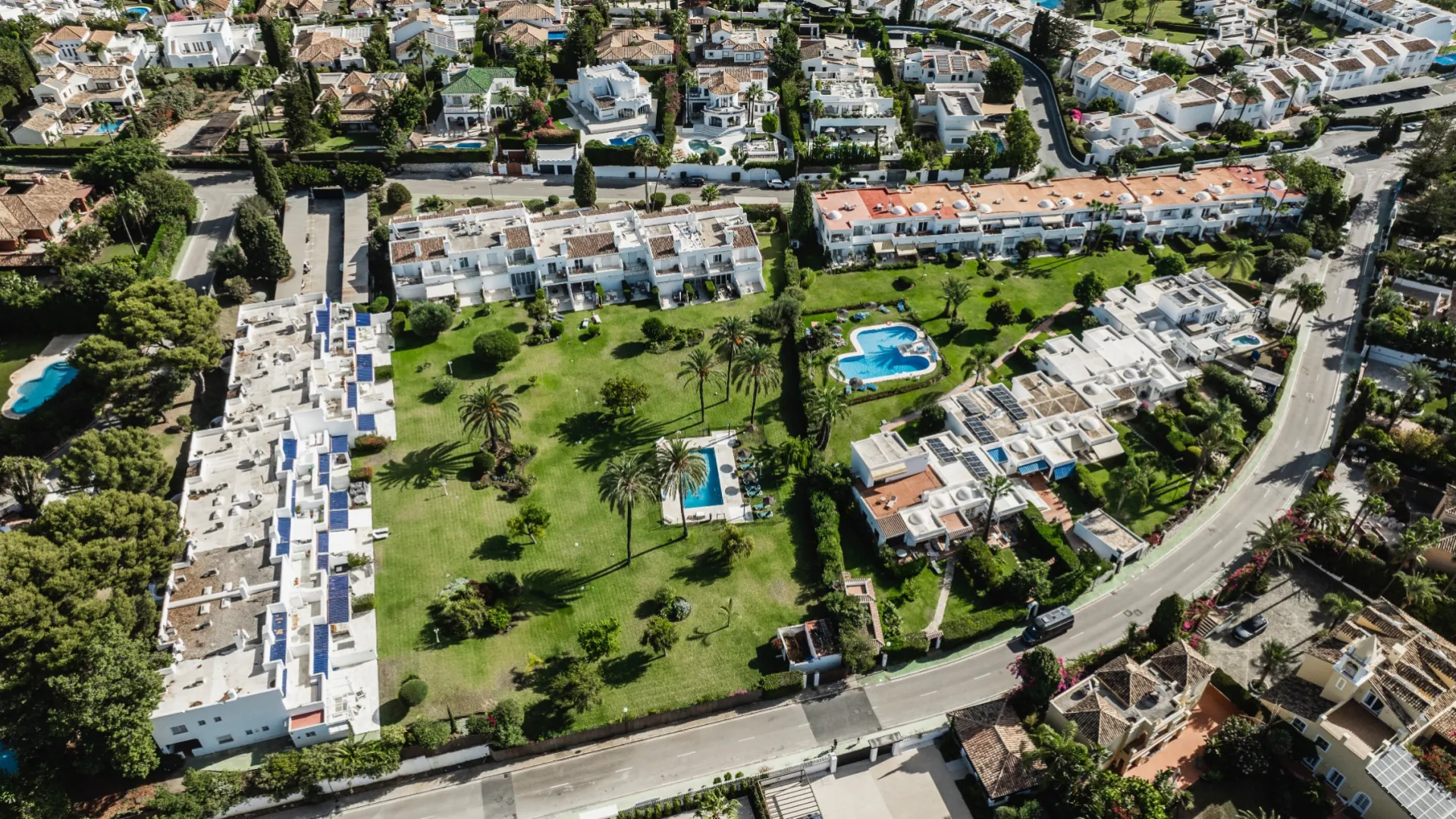 Town house for sale in Nueva Andalucia