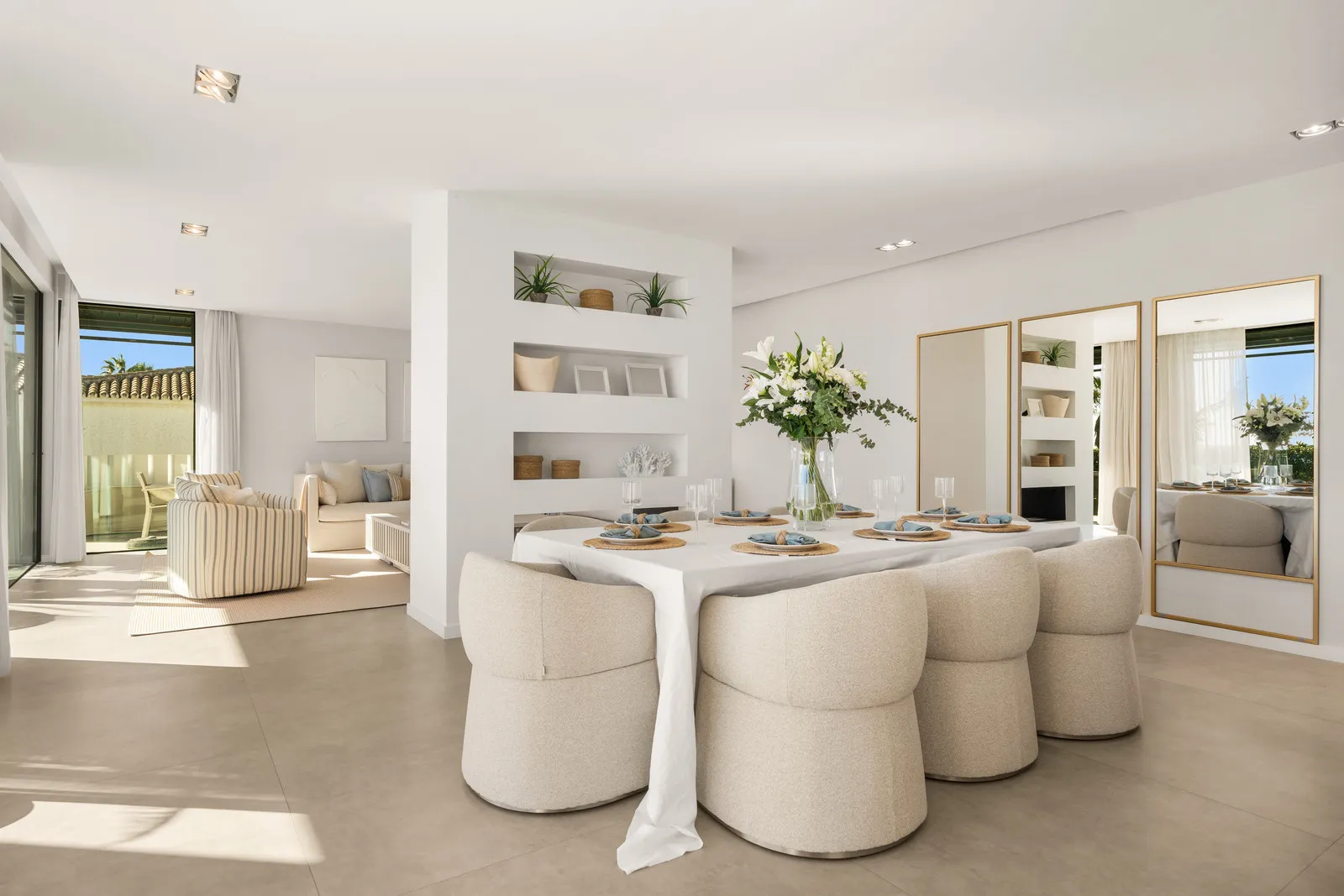 5 bedrooms villa for sale in New Golden Mile