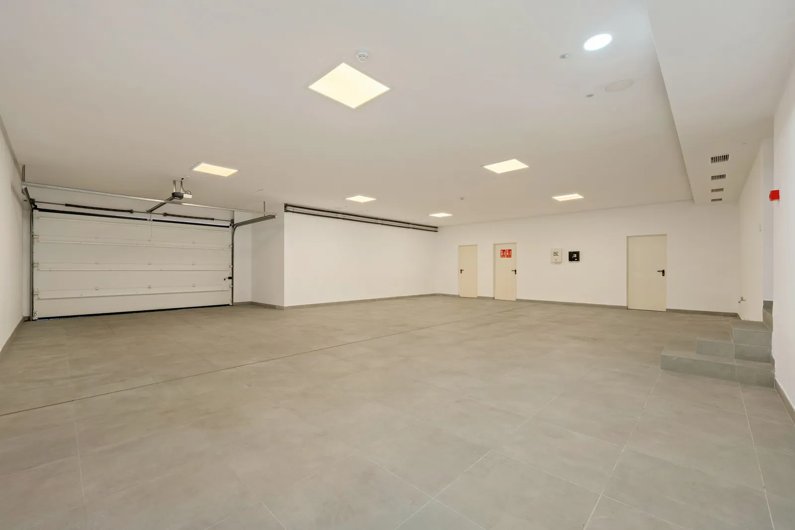 Villa for sale in Nueva Andalucia with 5 bedrooms