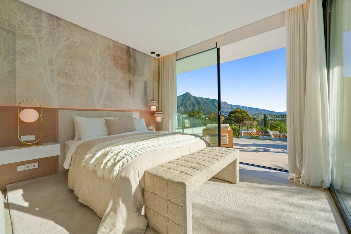 Villa for sale in Nueva Andalucia with 5 bedrooms