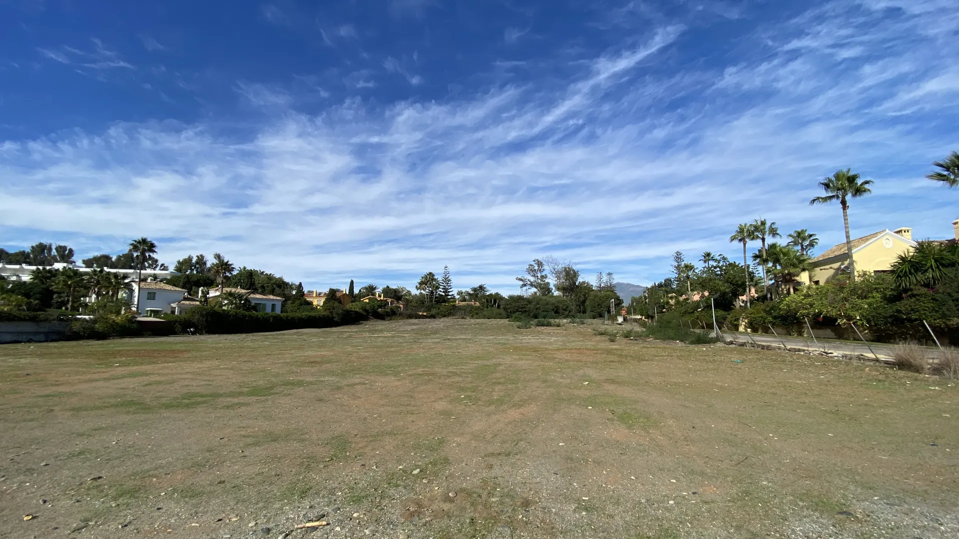 Comprar parcela en Guadalmina Baja