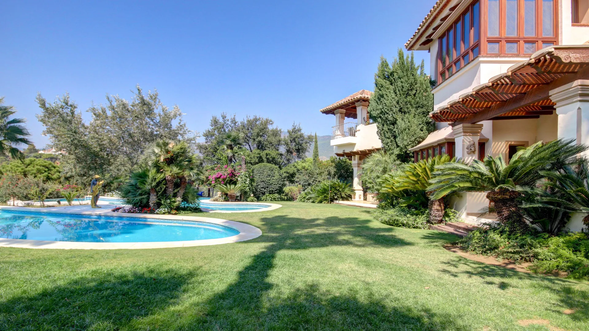 Buy villa in La Zagaleta