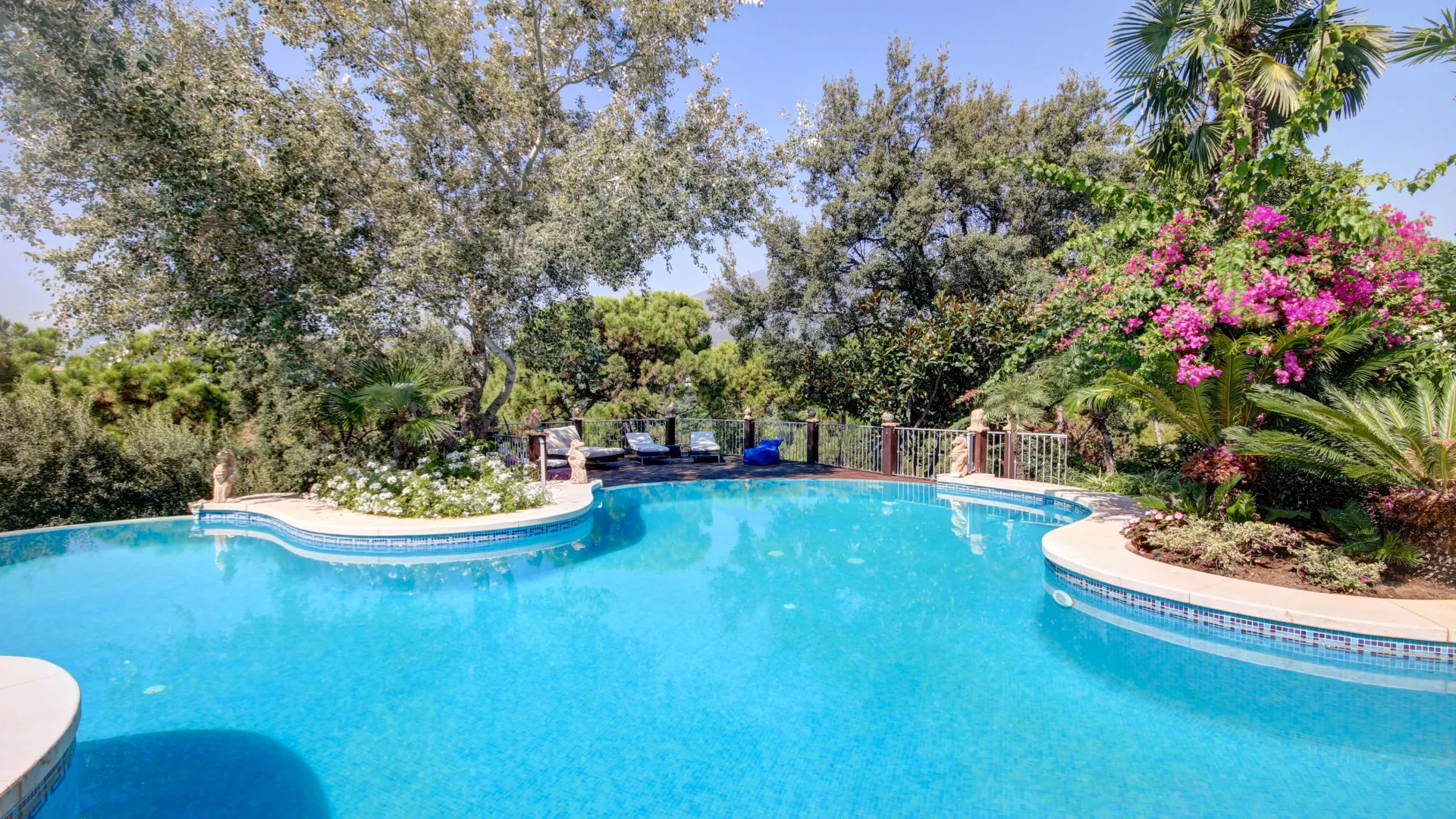 Buy villa in La Zagaleta